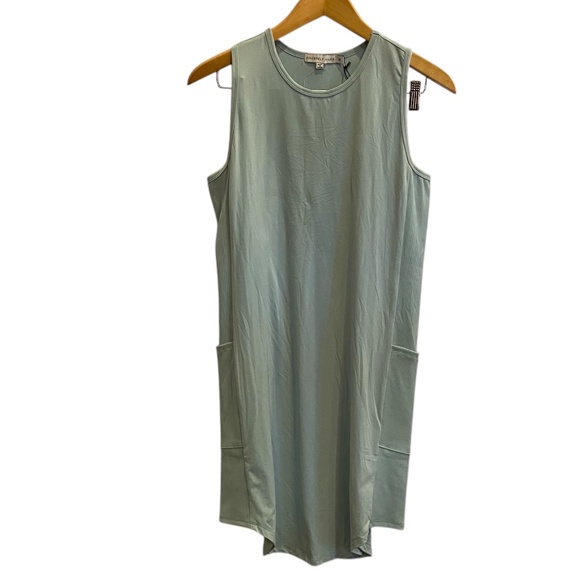 Sincerly Jules Dresses & Skirts - NWT Sincerely Jewels mint green Activewear sheath w ribbed side pockets sz M